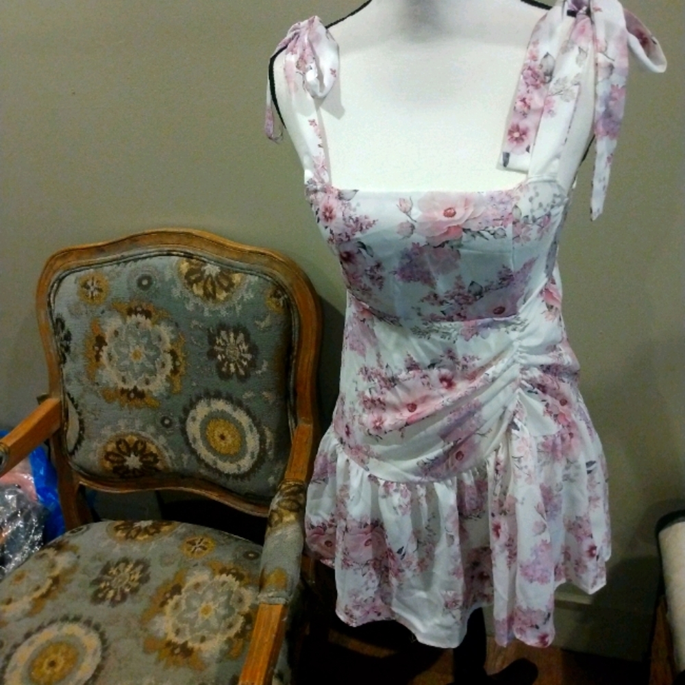 Brand-new  Yeanzijun floral ruffle sleeveless blou